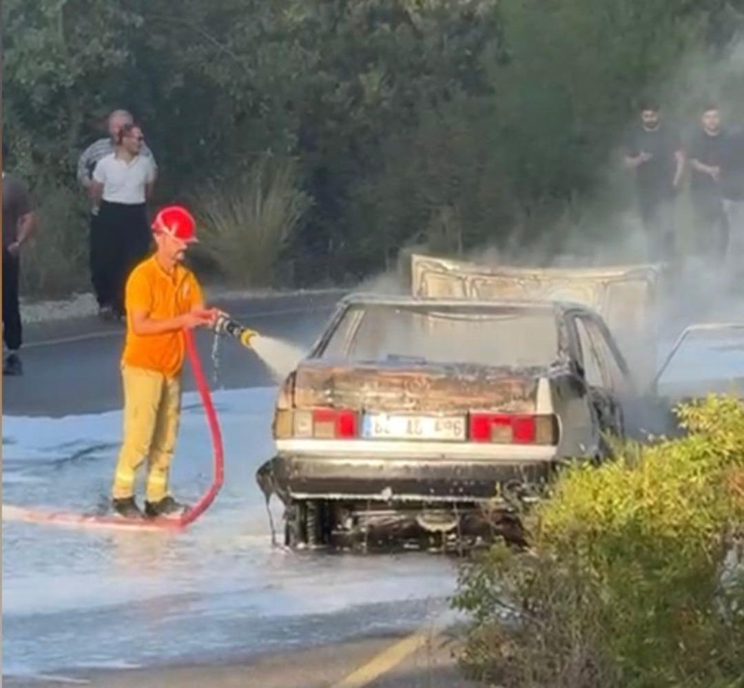 Osmaniye’de otomobil yangını ormana sıçramadan söndürüldü 1