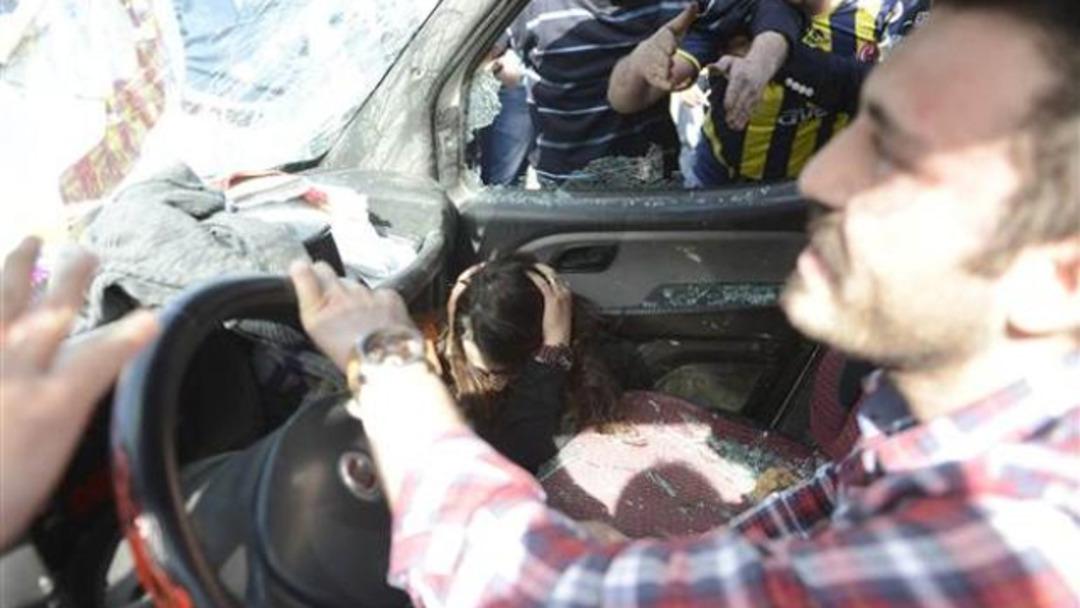  Fenerbah&ccedil;eli taraftarlar Galatasaraylılara saldırdı