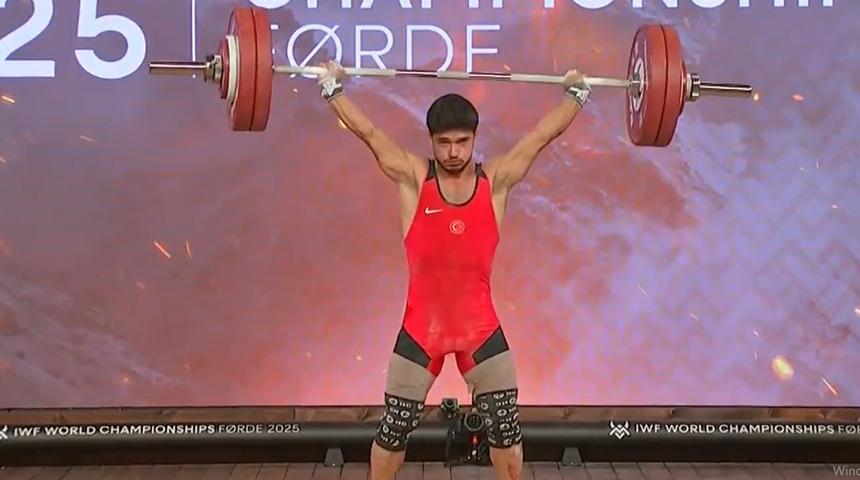 Milli halterci Muhammed Furkan Özbek, dünya şampiyonu oldu
