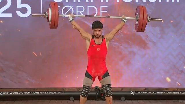 Milli halterci Muhammed Furkan Özbek, dünya şampiyonu oldu