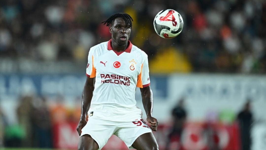 Galatasaray da Beşiktaş derbisinde flaş sakatlık! Son dönemlerin formda ismi sahayı terketmek zorunda kaldı... 2