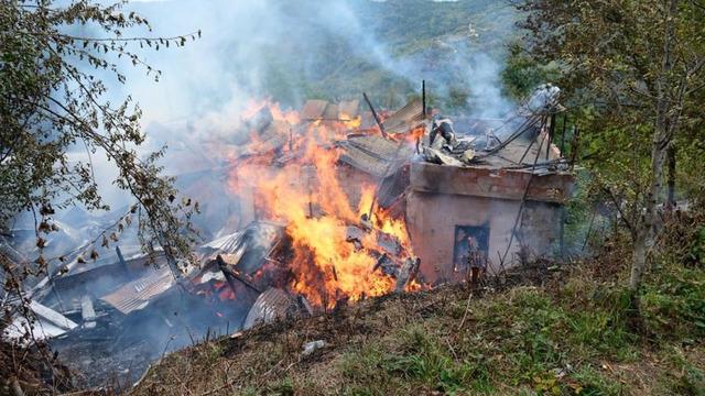 Yer: Kastamonu! Alevlere teslim olan ahşap ev küle döndü