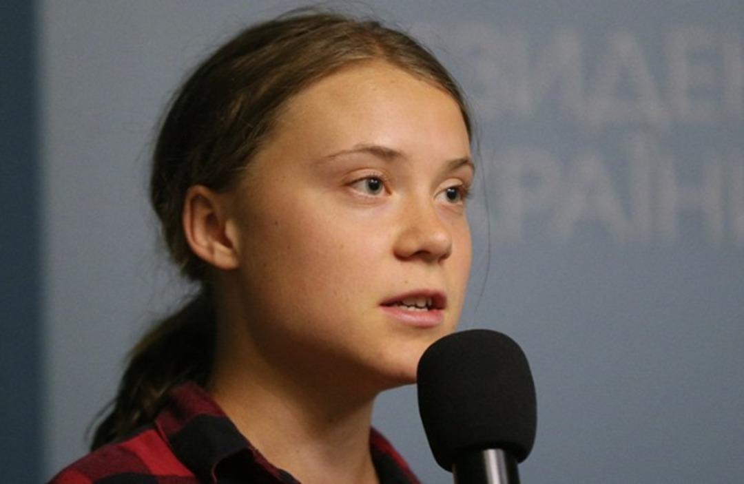 Sumud Filosu nda yer alan Greta Thunberg e işkence! Yiyecek, içecek vermediler, zorla İsrail bayrağını öptürdüler 1