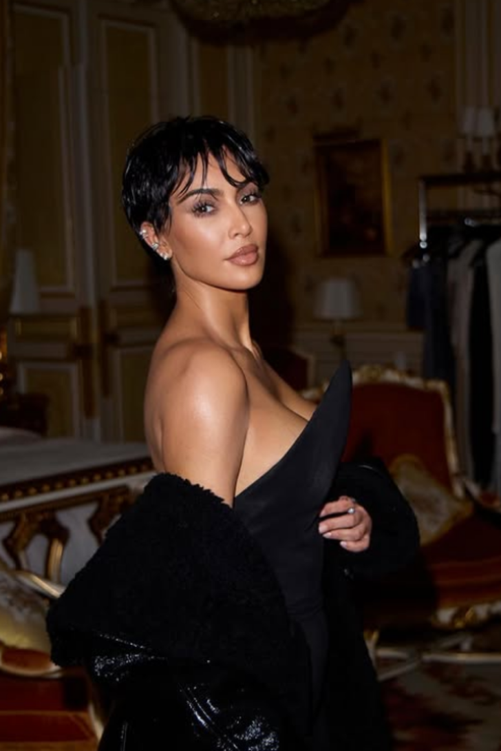 Kim Kardashian yeni imajıyla annesi Kris Jenner’a benzetildi!  G3