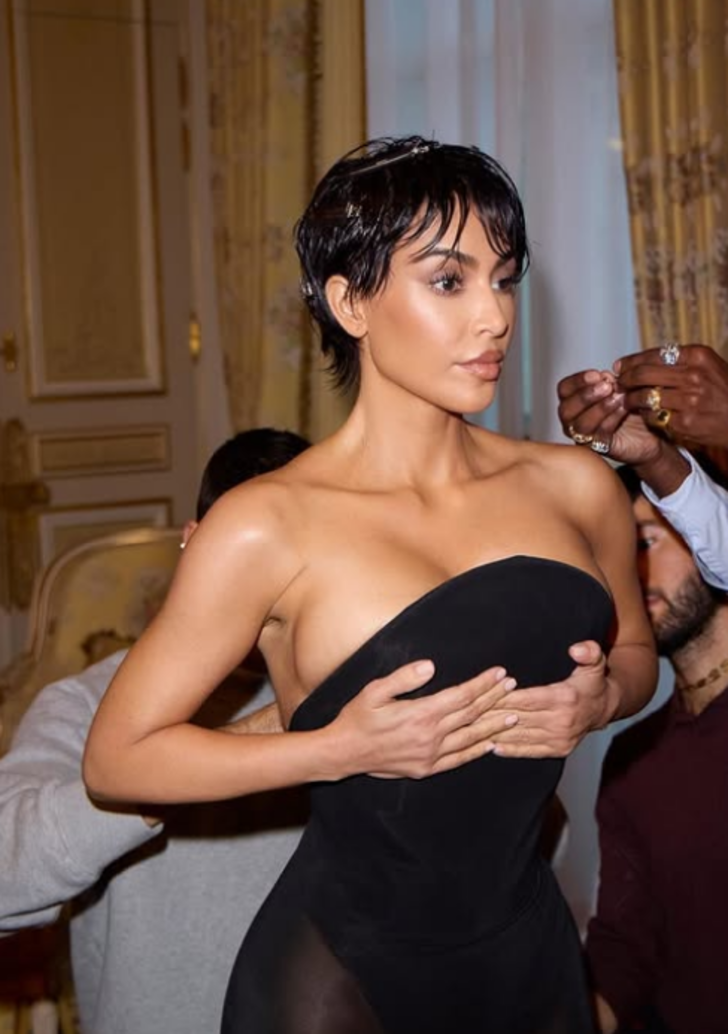 Kim Kardashian yeni imajıyla annesi Kris Jenner’a benzetildi!  G4