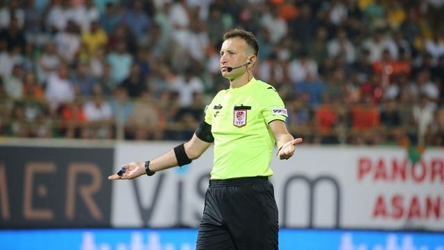 Galatasaray-Beşiktaş maçı sonrası eski hakem ve yorumcu Deniz Çoban'dan olay yaratan iddia: Yasin Kol çok büyük bir hata yaptı, derbi tekrar edilebilir