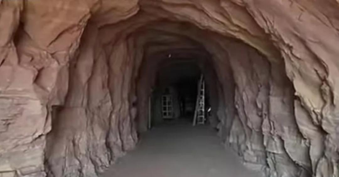 85 tane karısı vardı... Tarikat liderinin kutsal sığınağı ortaya çıktı: İçeride yok yok! Netflix e bile konu oldu 2