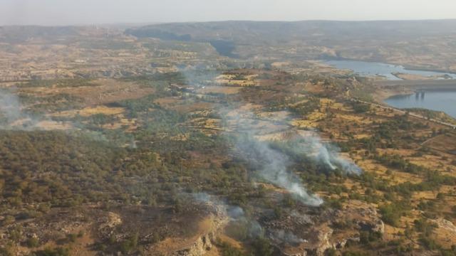 Diyarbakır'da çıkan örtü yangını kontrol altına alındı