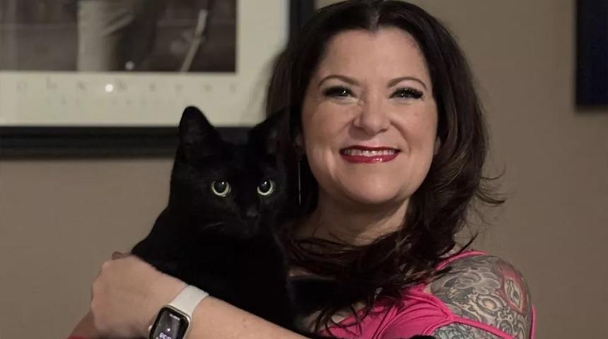 Barınaktan aldığı kedi kahine dönüştü! Her seçtiği kartın anlamı yaşanıyor