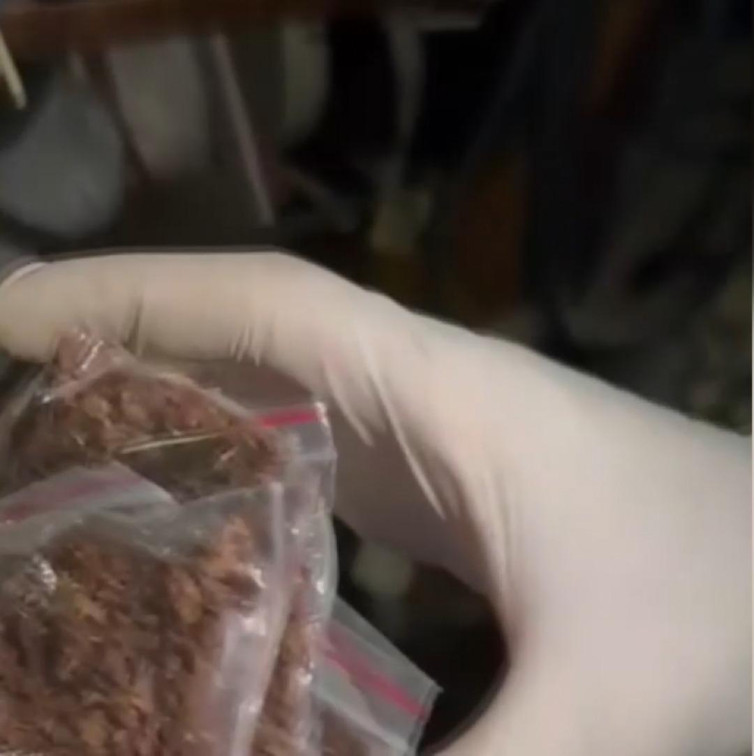 Herkes  Bastonlu Dede  olarak biliyordu: Torbacı çıktı! Bakın nasıl saklıyormuş... 8