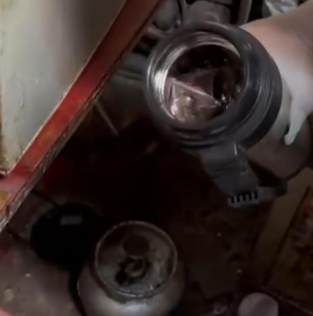 Herkes  Bastonlu Dede  olarak biliyordu: Torbacı çıktı! Bakın nasıl saklıyormuş... 4