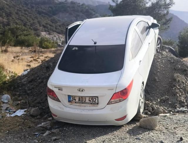 Malatya’da   kontrolden çıkan araç toprak yığınına çarptı: 1 yaralı 1
