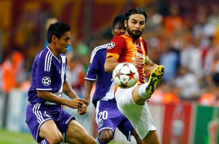 Ve Selçuk pazubandı teslim etti G1