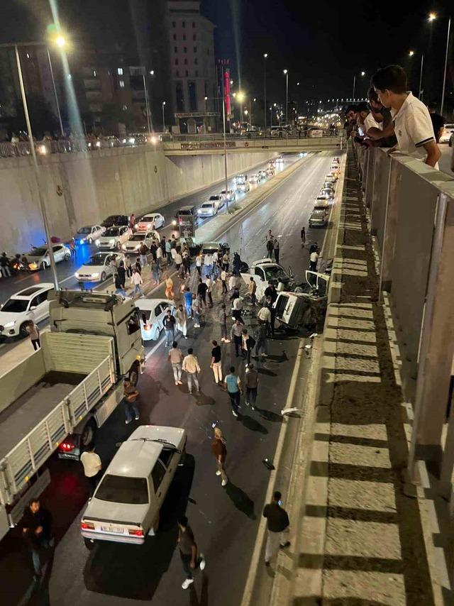 Şanlıurfa’da trafik kazasında ağır yaralanan sürücü öldü: 4 yaralı 1