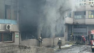 Bayrampaşa'da iş merkezinin bodrumunda yangın