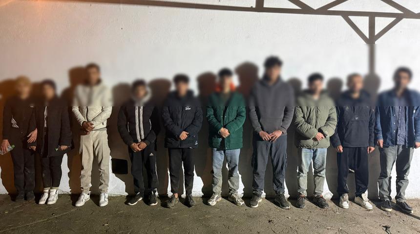 Edirne'de 17 düzensiz göçmen yakalandı