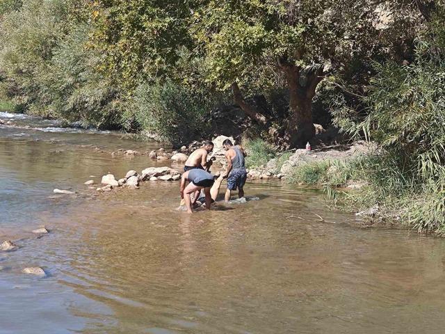 Serinlemek için girdiği suda hayatını kaybetti 1