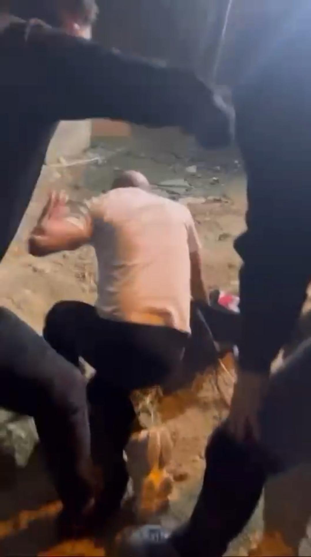 Avcılar da hareketli saatler! Kadını darbetti: Çevredekiler müdahale edince... 1