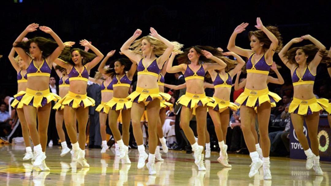 Lakers kızları podyuma &ccedil;ıktı