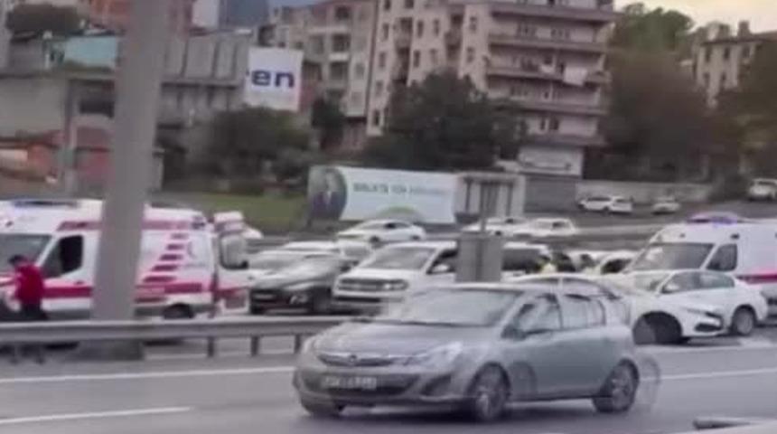 İstanbul'da trafik kazası! Yaralılar var