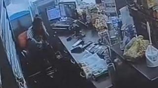 Akaryakıt istasyonunda eski eş dehşeti: Kucağındaki bebeğe aldırmadan defalarca bıçakladı