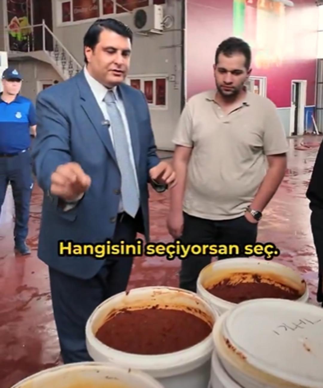 Şehitkamil Belediye Başkanı Yılmaz o görüntüleri paylaştı: "Annene yedirmediğin şeyleri başka çocuklara mı yediriyorsun?" 1