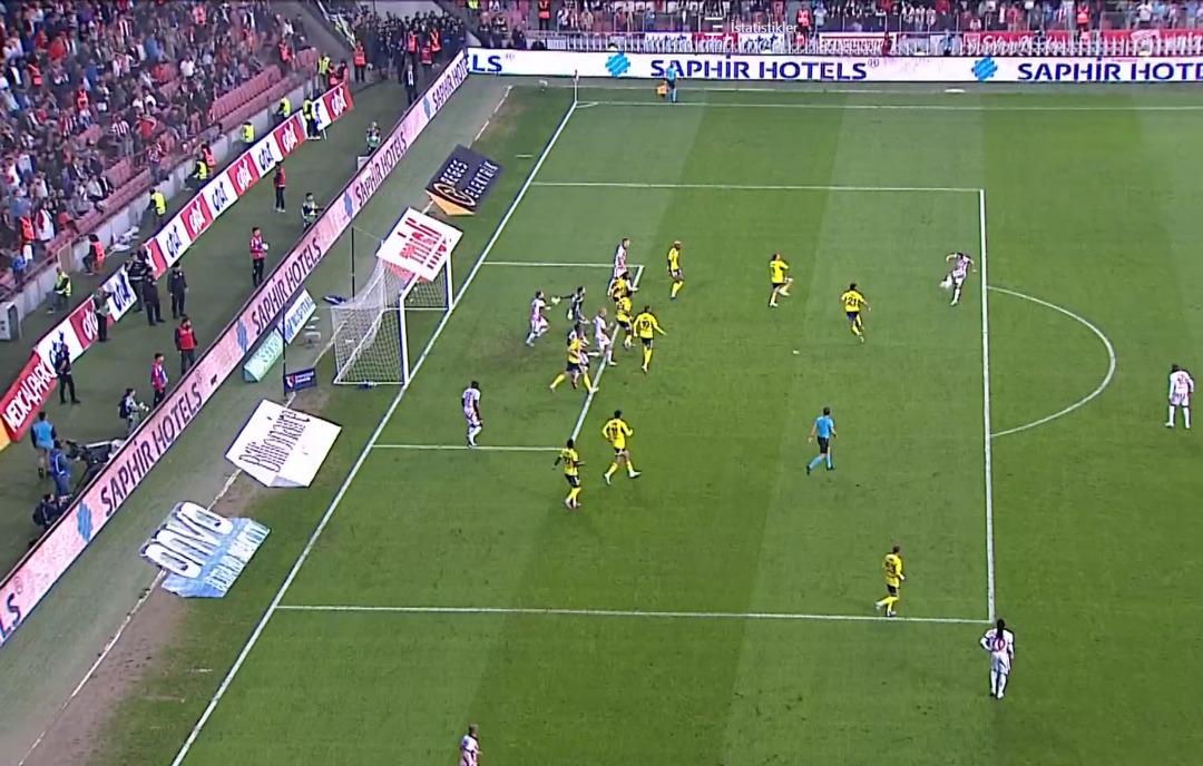 Samsunspor-Fenerbahçe maçında büyük tartışma! Musaba golü attı ama pozisyon ofsayt gerekçesiyle iptal edildi... Tartışmalar başladı... 1