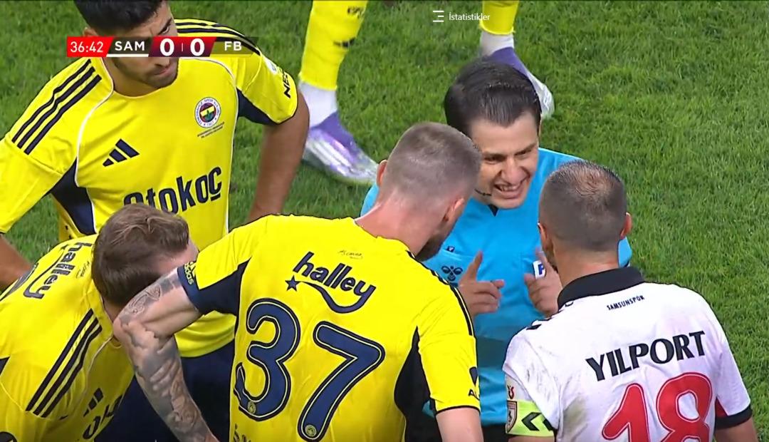 Samsunspor-Fenerbahçe maçında büyük tartışma! Musaba golü attı ama pozisyon ofsayt gerekçesiyle iptal edildi... Tartışmalar başladı... 3