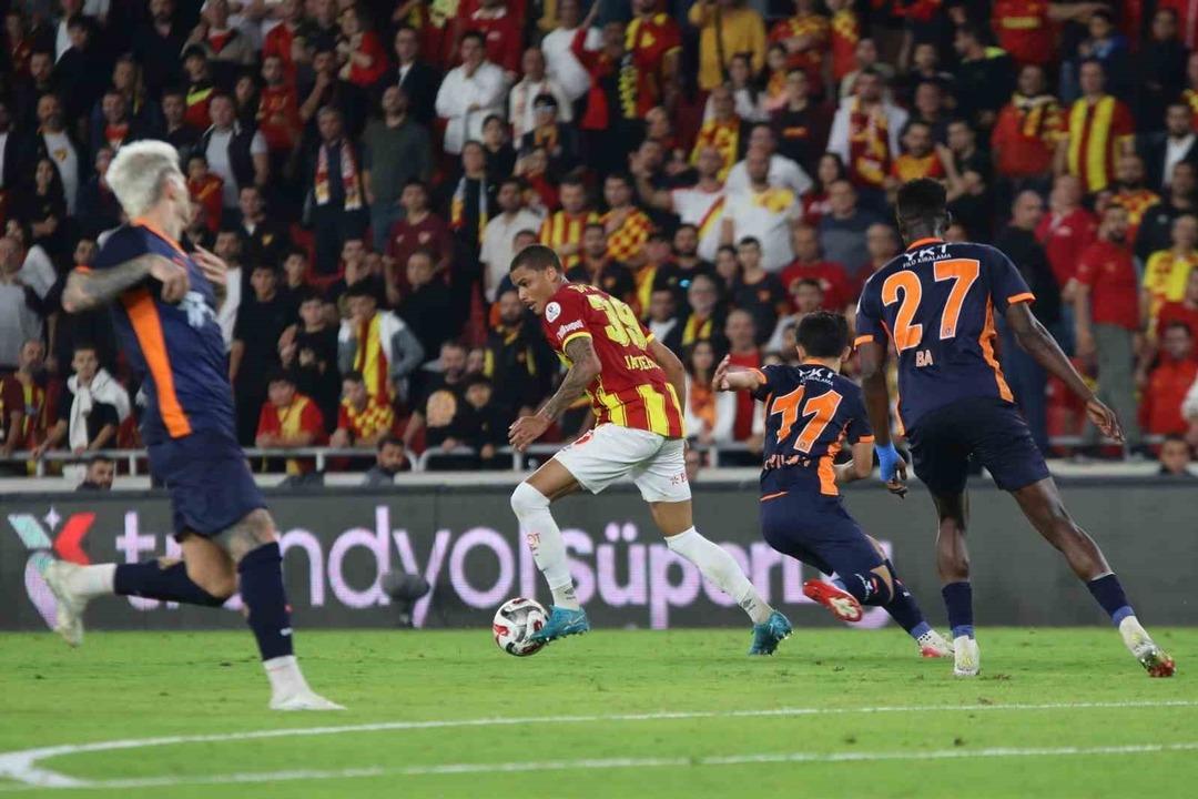 Süper Lig in 8.haftasında Göztepe Başakşehir i de yenerek namağlup serisini devam ettirdi! 3