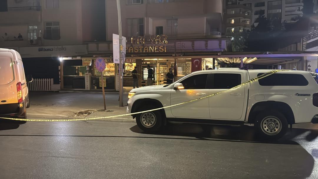 Korku dolu anlar! Adana’da pastaneye pimi çekilmemiş el bombası atıldı 1