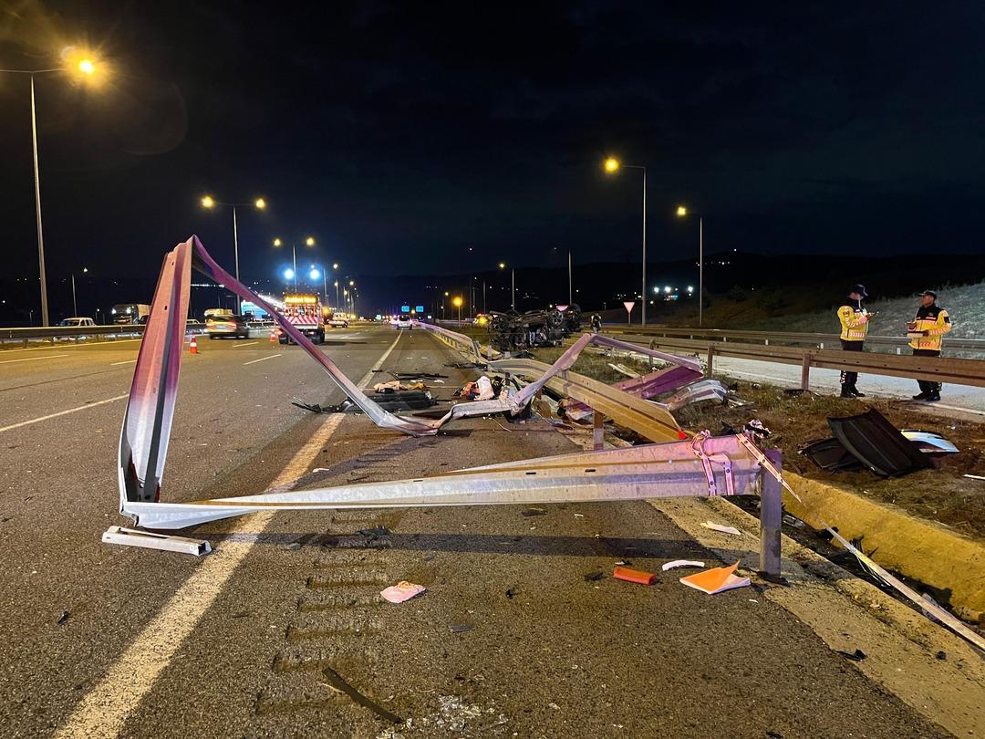 1200xauto Kuzey Marmara Otoyolu’nda feci kaza : 2 ölü, 5 yaralı