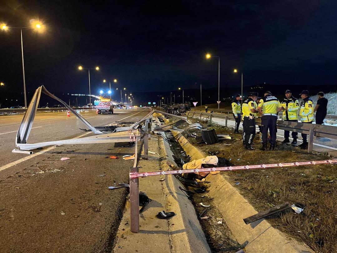 1200xauto Kuzey Marmara Otoyolu’nda feci kaza : 2 ölü, 5 yaralı