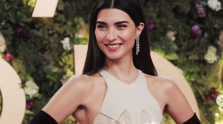 Tuba Büyüküstün'ün Paris Moda Haftası kombini hiç beğenilmedi! "Gözüm kanadı"