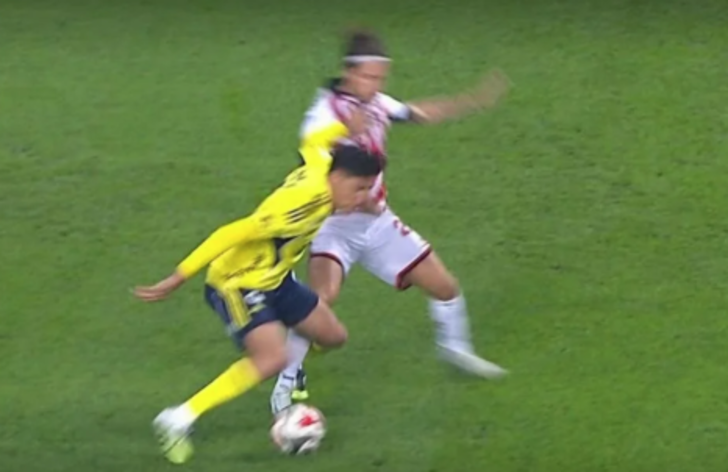 Samsunspor-Fenerbahçe maçının hakemi Halil Umut Meler için ne dediler? beIN Trio ekibinden Samsunspor'un iptal edilen golü için olay yorum... İşte UEFA kuralı!  G1