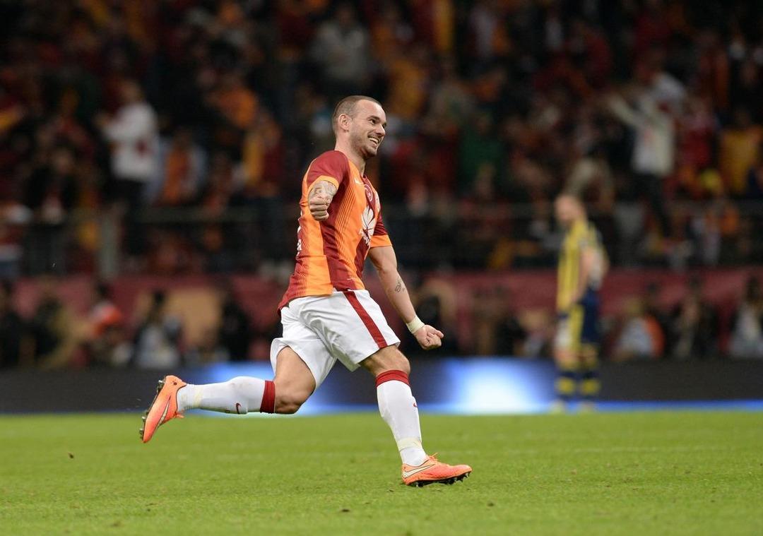 Sneijder: 'Volkan'ı kimse su&ccedil;lamasın'