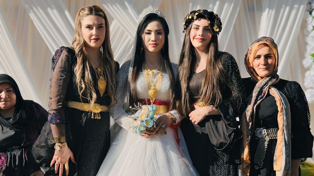 Vietnam dan Yüksekova ya gelin geldi: Müslüman oldu! Altınlar takıldı, halaylar çekildi... 4