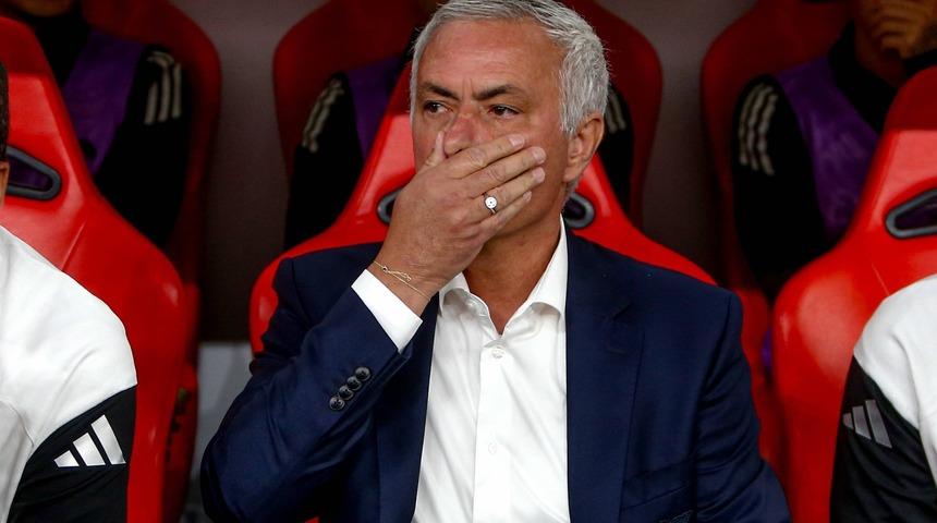 Mourinho Şampiyonlar Ligi'nin ardından derbide de kazanamadı! Benfica ezeli rakibi Porto ile berabere kaldı 