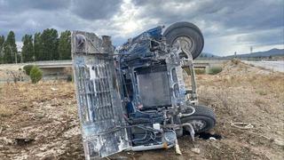 Bilecik’te devrilen tanker sürücüsü yaralandı