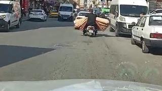 Motosikletle tehlikeli taşımacılık kamerada