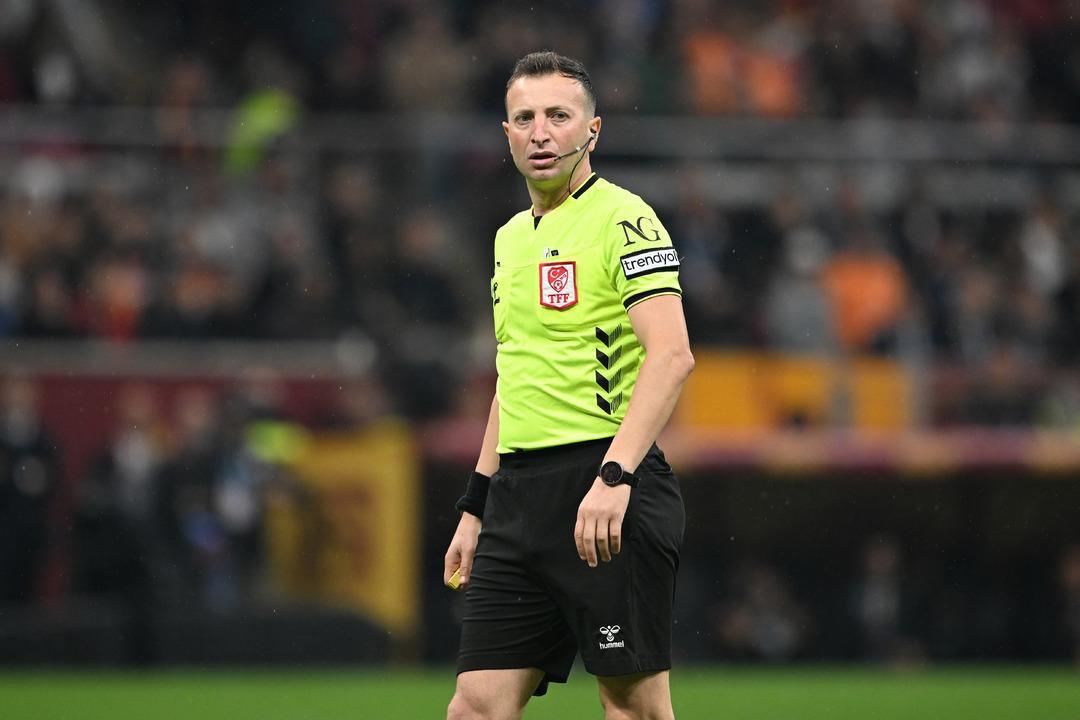 Galatasaray dan Beşiktaş derbisinde yaşanan  kural hatası  iddiası sonrası Sarı-Kırmızılı yönetimden beklenmedik karar! 2