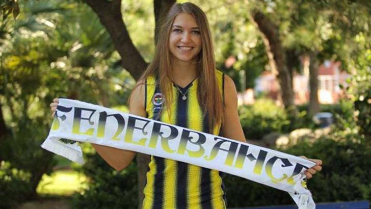 Emre Belözoğlu'nu geçen Fenerbahçeli kız! G1