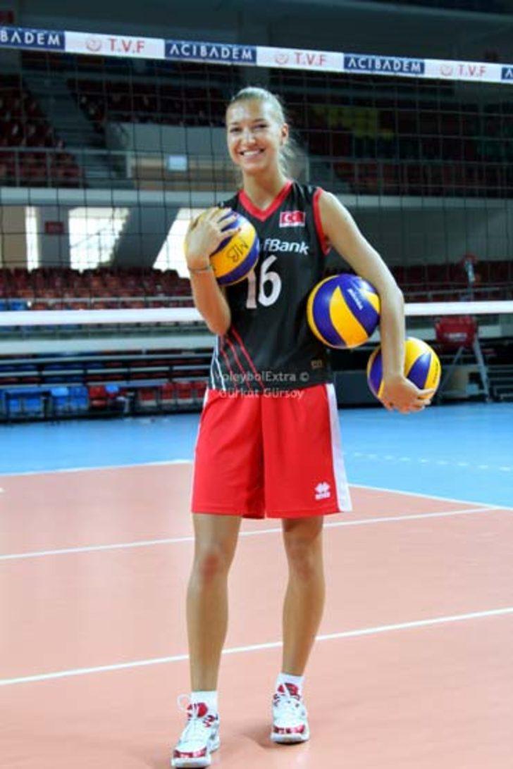 Emre Belözoğlu'nu geçen Fenerbahçeli kız! G3