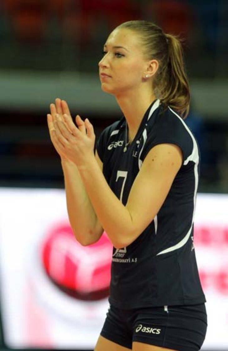 Emre Belözoğlu'nu geçen Fenerbahçeli kız! G4