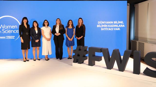 ‘Bilim Kadınları İçin’ Programı'nın 20 yılı aşan yolculuğu kitap oldu