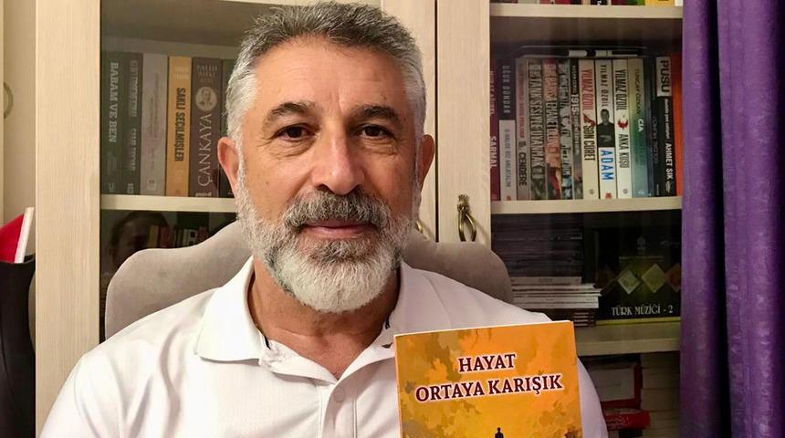 Yıldırım Tecimer’in ilk şiir kitabı “Hayat Ortaya Karışık” okuyucuyla buluşuyor