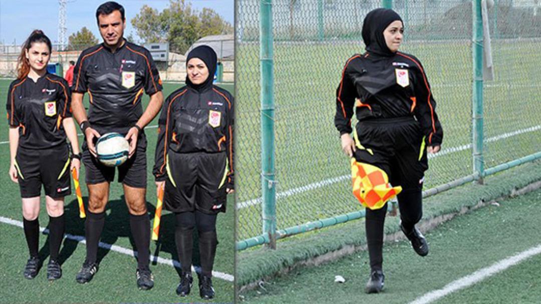 Baş&ouml;rt&uuml;l&uuml; futbol hakemi