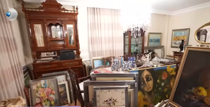 Halil Ergün'ün 4 katlı Boğaz manzaralı villası her detayıyla büyüleyici! Hatıralarla dolu bir salon... G3