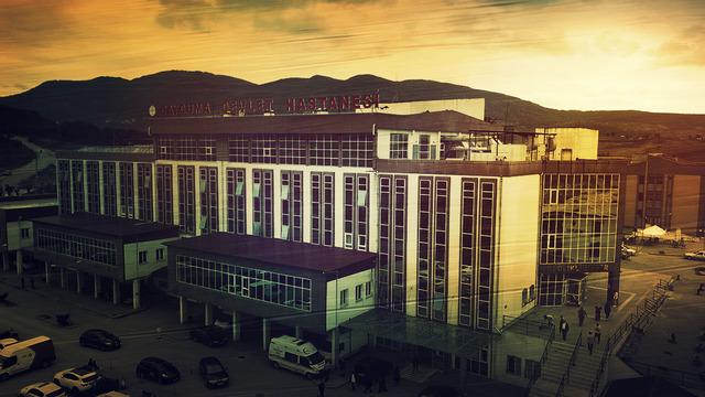 Karın ağrısıyla hastaneye gelen 16 yaşındaki çocuk doğum yaptı! Annesi fenalık geçirdi