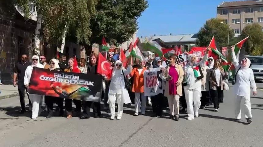 Ardahan’da kadınlar Filistin için yürüdü
