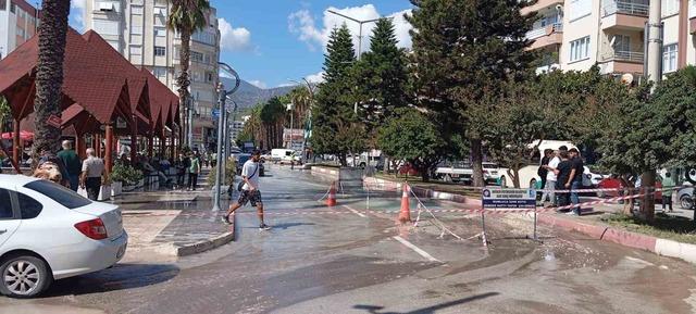 Kumluca’da içme suyu borusu 1 ayda 5 kez patladı 1